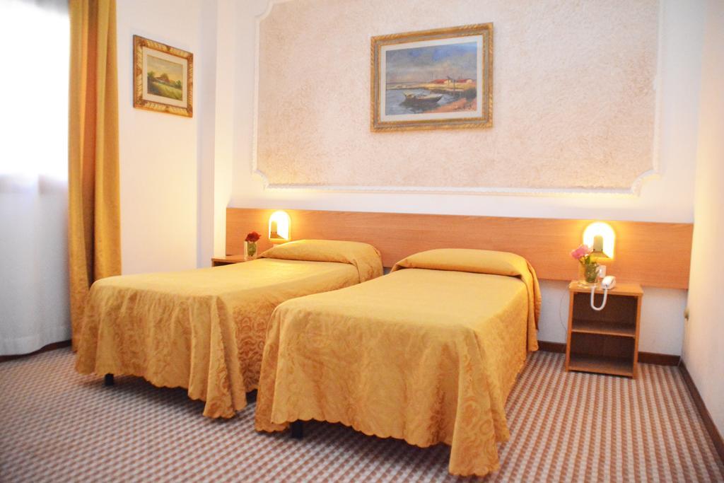 Hotel Delta Florence Calenzano Room photo